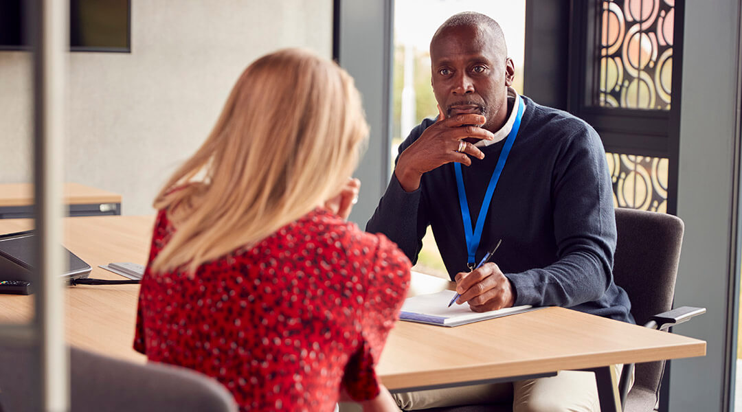 An adult meets one-on-one with a librarian.